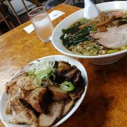 ラーメンとチャーシュー丼