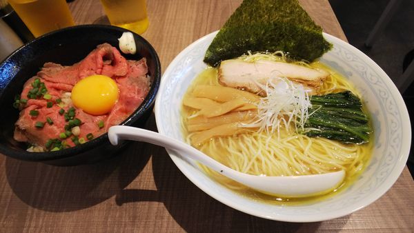 「海の塩中華そば 700円+ローストビーフ丼370円」@東大和ラーメン大冬樹Season2の写真