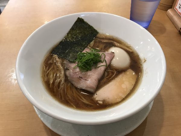 「醤油＋クーポン味玉」@麺屋BISQの写真