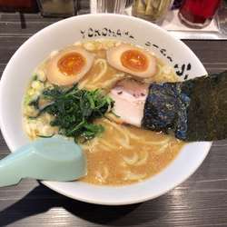 味玉らぁめん(590円)