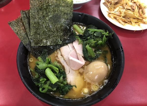 「ラーメン（並）青菜＋味玉」@杉田家 千葉祐光店の写真