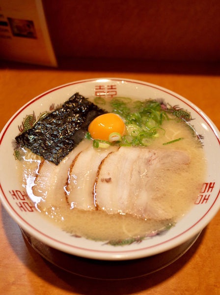 「ラーメン…700円＋生玉子…100円」@一休軒 広島本店の写真