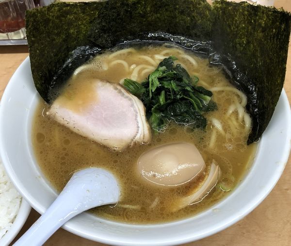 「とんこつ醤油ラーメン＋味玉（￥700＋￥100）」@ら～めんぎょうてん屋 海老名店の写真