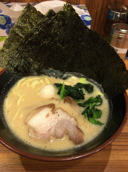 「半玉ラーメン ６８０円」@練馬商店の写真