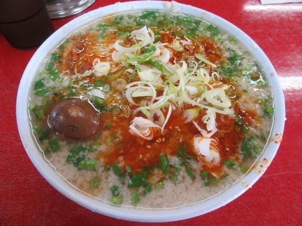 「辛口ホルモン麺（７００円）」@とん平食堂の写真