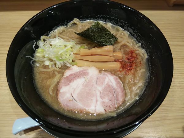 「豚骨醤油ラーメン（¥630）」@舎鈴 新宿西口店の写真