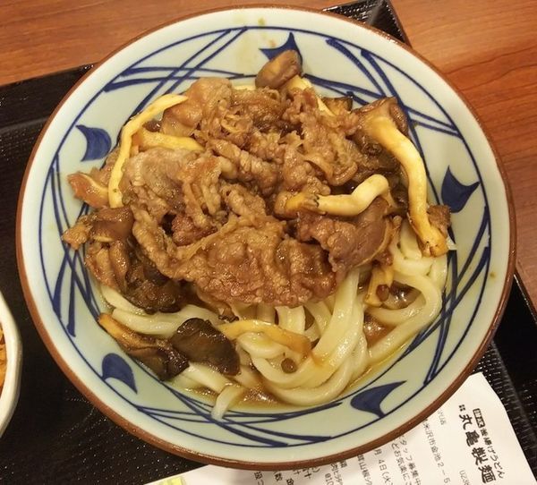 「牛肉ひらたけしぐれ煮ぶっかけ温（大）740円」@丸亀製麺 山形店の写真
