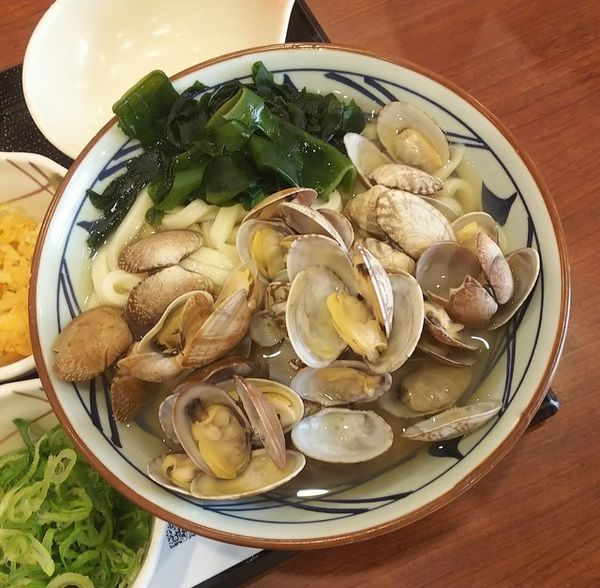 「あさりうどん（大）690円」@丸亀製麺 米沢店の写真