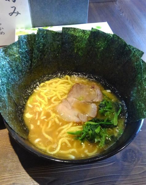 「豚骨醤油ラーメン(海苔増し)」@ラーメン 萩原家 藤沢店の写真