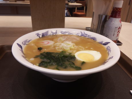 「煮干しラーメン」@名代 富士そば 藤沢店の写真