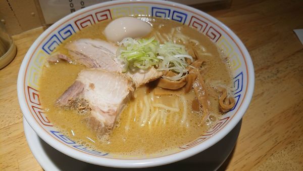 「鶏白湯　鶏煮干しラーメン味玉トッピング７８０円＋１０８円」@麺匠 胡桃の写真