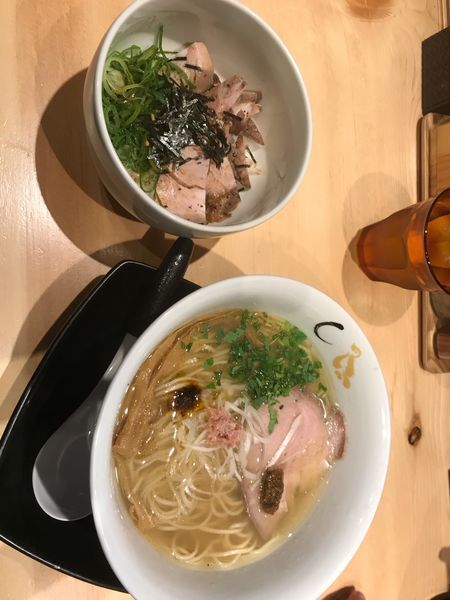 「真鯛と蛤の塩そば 煮豚丼」@SOBAHOUSE 金色不如帰 新宿御苑本店の写真
