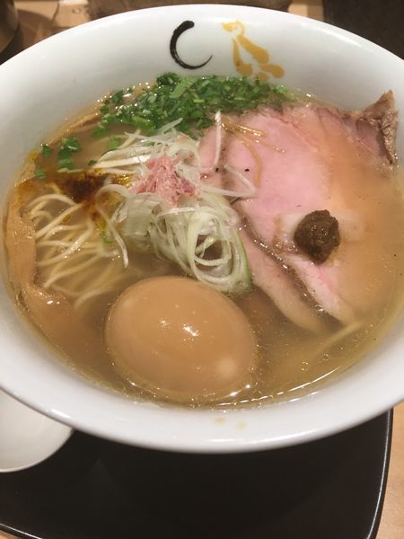 「煮豚塩そば＋味玉」@SOBAHOUSE 金色不如帰 新宿御苑本店の写真