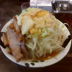 とんこくラーメン（野菜マシ、アブラマシ）
