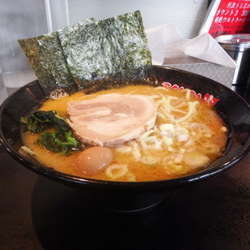 豚骨醤油らーめん