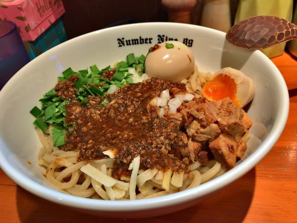 「油そばBLACK＋味玉」@麺Dining Number Nine 09の写真