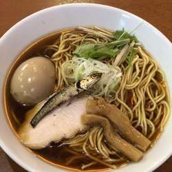 鶏にぼしラーメン 690円