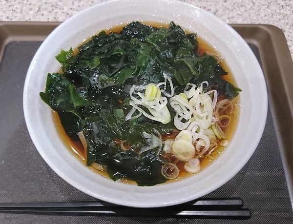 「ワカメそば(370円)」@名代 富士そば 浦和仲町店の写真