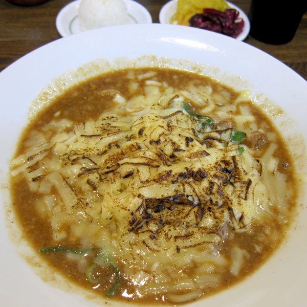 「泥チーズらーめん(オイ!、飯付!!)980円」@豚の助の写真