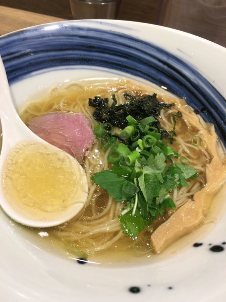 「塩らーめん８５０円 麺少なめ」@麺屋 翔 みなとの写真