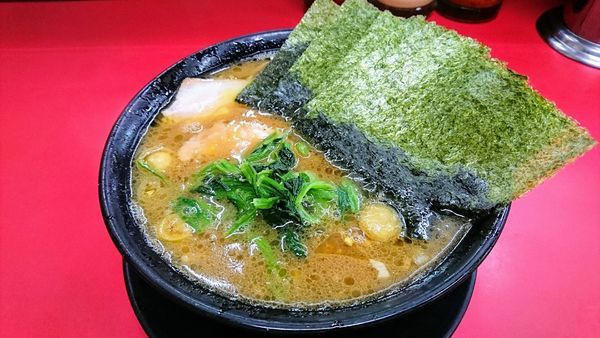 「ラーメン(味濃いめ・麺硬め)+海苔」@上越家の写真