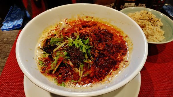 「黒トリュフ担々麺+ジャスミンライス大+替え玉+温玉」@豪虎担々麺の写真