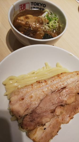 「つけ麺（濃厚）＋炙りチャーシュー２枚」@TOKYO UNDER GROUND RAMEN 頑者の写真