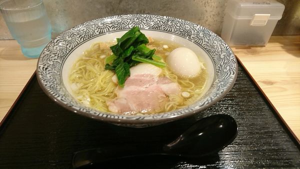 「淡麗味玉塩ラーメン」@鶏らぁめん たけなかの写真