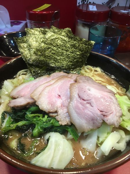 「ラーメン中盛り（チャーシュー）（キャベツ）」@らーめん 谷瀬家 新橋店の写真