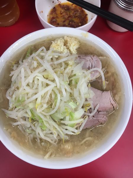 「小ラーメン 麺少なめ  玉子  ➕ ニンニク」@ラーメン二郎 神田神保町店の写真