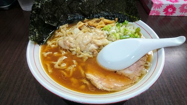 「ラーメン(中・こい口・脂少なめ・身入り)+海苔」@手打ち中華そば 酒田の写真