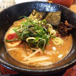 豚トロ霜降り麺950円