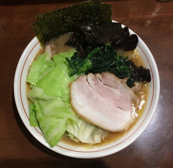 「らーめん（ばら肉）＋キャベツ＋キクラゲ＋サービスライス」@らーめん飛粋の写真