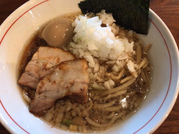 「煮干しラーメン・セアブラ680円+タマネギ70円」@SAITOU拉麺店の写真