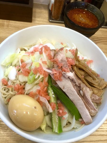 「【季節限定】冷やし辛つけそば ￥900」@中華そば専門 とんちぼの写真