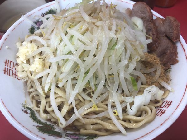 「汁なし小ラーメン・ヤサイニンニク魚粉（650円）」@ラーメン二郎 環七一之江店の写真