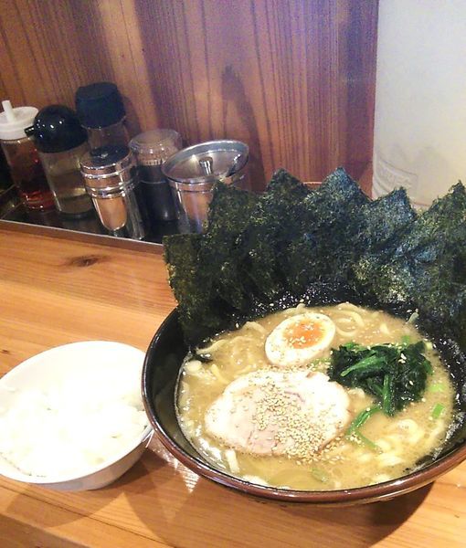「醤油並固め海苔増し　小ライス」@横浜らーめん ねぎし家の写真