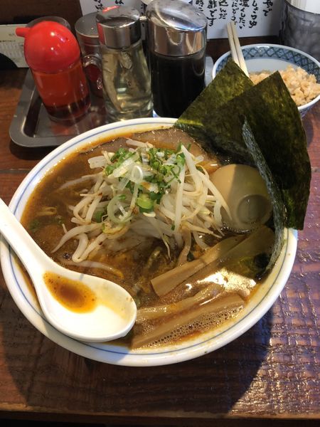 「辛い煮干しそば全部乗せ」@初代青樹の写真