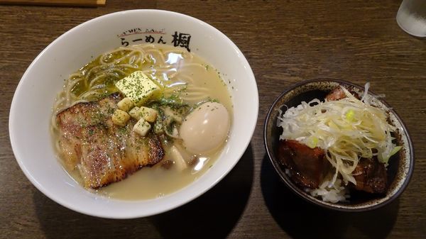 「イベリコ豚とキノコの塩バターらーめん（850円）」@らーめん楓の写真