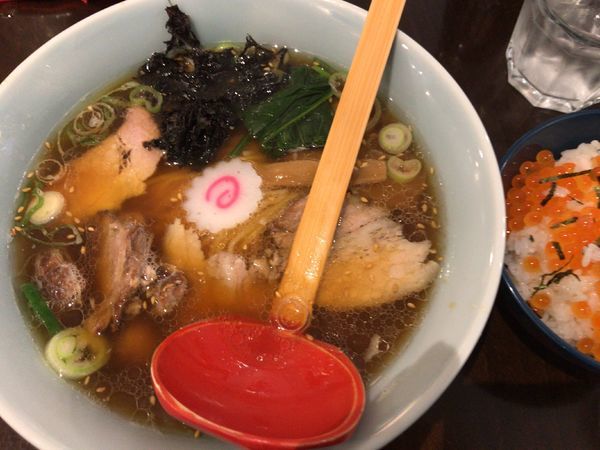 「らぁめん750円(+自家製イクラ丼400円)」@新潟長岡らぁめん 安ざわ食堂の写真