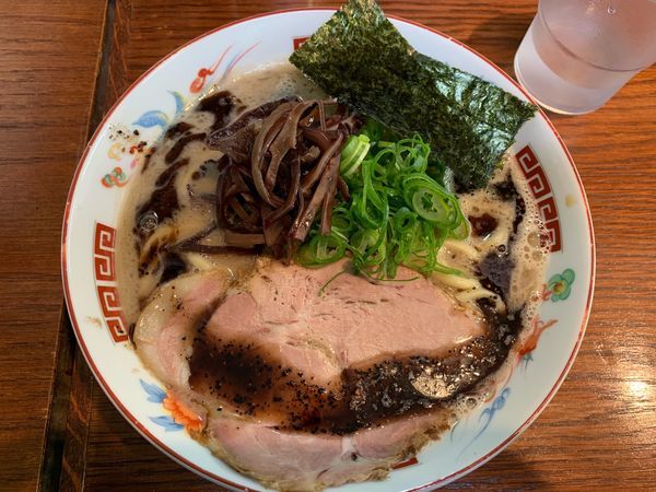 「濃厚ラーメン黒（太麺）780円」@ラーメンかなやの写真