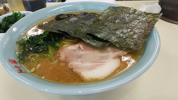 「ラーメン　+　ほうれん草」@横浜家系ラーメン 上々家 環八矢口店の写真