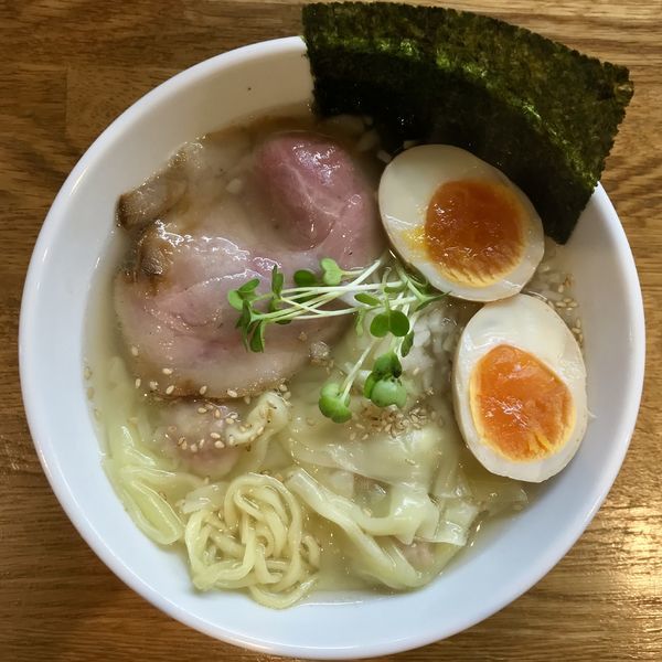 「塩ワンタン麺 ¥850円（味玉サービスCP）」@中華そば JUN-CHANの写真