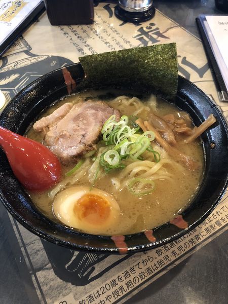 「家系ラーメン、豚骨醤油」@三代目らーめん梅丸の写真