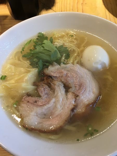 「本丸塩らー麺➕塩煮玉子」@横濱元町 本丸亭 横浜店の写真