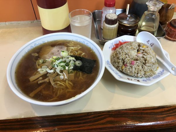 「ラーメン+半チャーハン」@丸信中華そばの写真