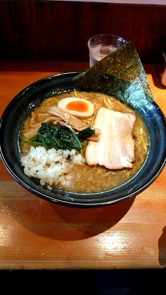 「背脂豚骨醤油780円特盛り160円」@北海道らーめん 楓 雑色店の写真