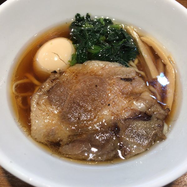 「【限定】イベリコ焼豚の川越醤油らーめん850円」@寿製麺よしかわ 川越店の写真