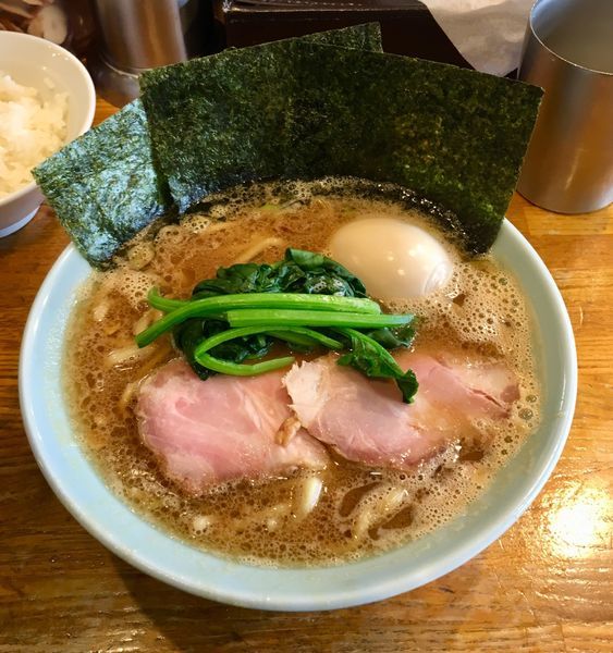 「庄太風家系ラーメン泉家 800円+煮たまご120円」@麺屋 庄太 六浦本店の写真