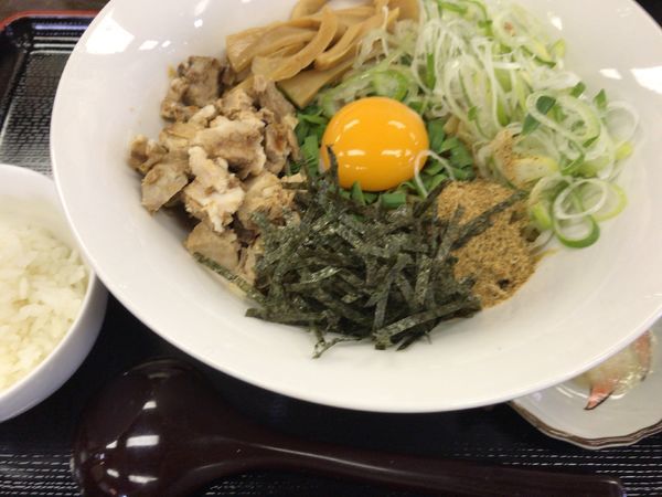 「辛まぜそば(2辛)790円」@煮豚亭 砂馬の写真